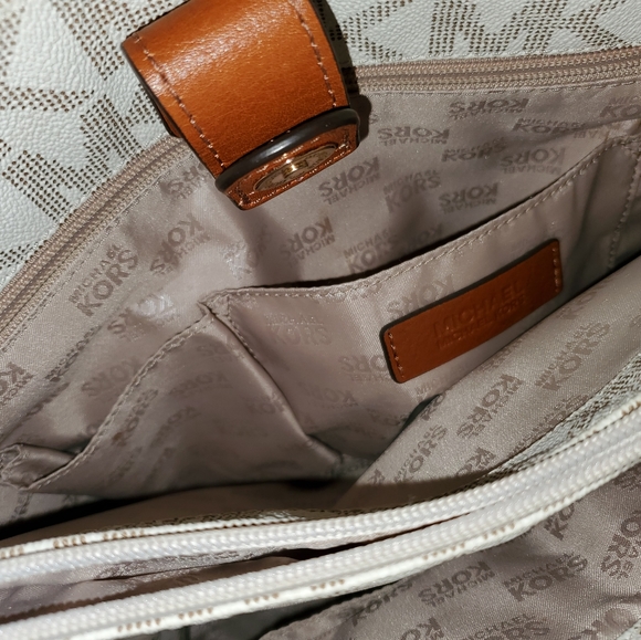 Michael Kors Women's purse 👜 - Picture 7 of 8